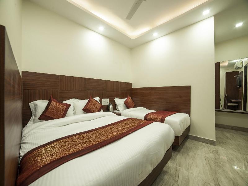 14136 Hotel Toto International image