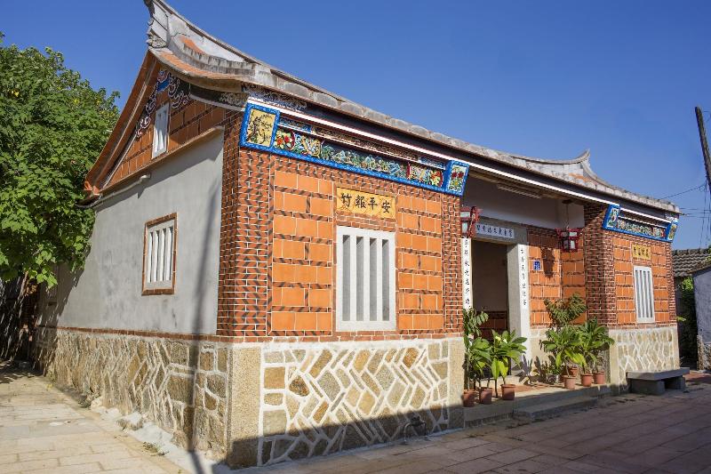 Horseshoe Crab Cottage image