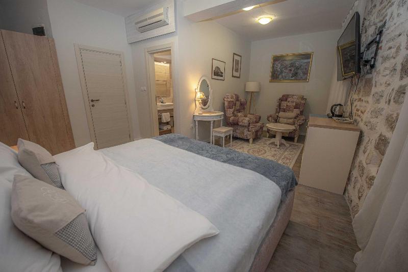 Antika Guesthouse image