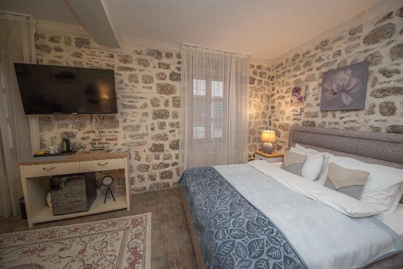 Antika Guesthouse image
