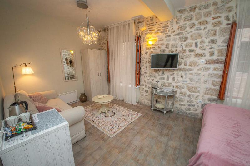 Antika Guesthouse image