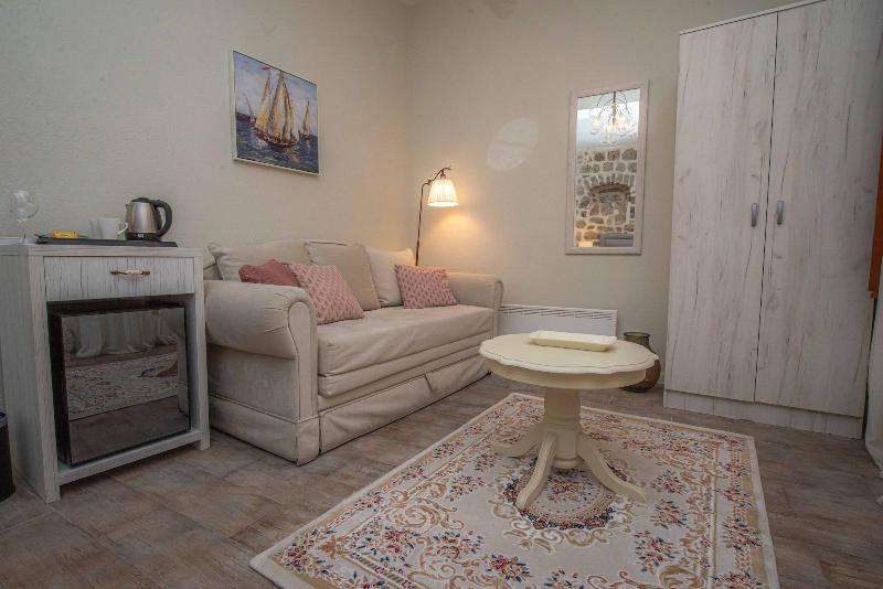 Antika Guesthouse image