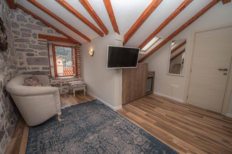 Antika Guesthouse image