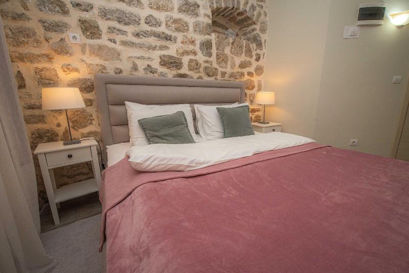Antika Guesthouse image