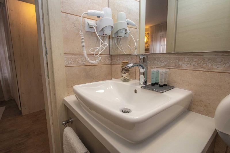Antika Guesthouse image
