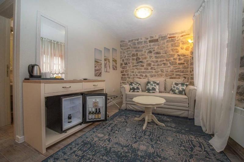 Antika Guesthouse image