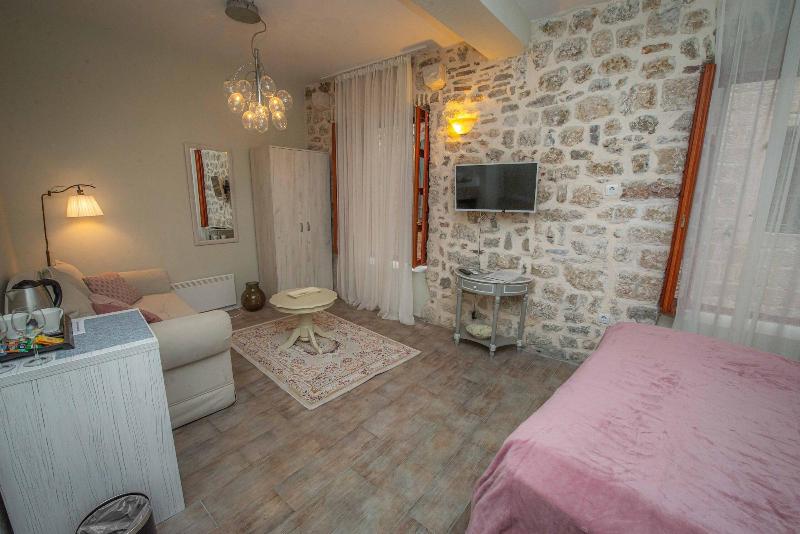 Antika Guesthouse image