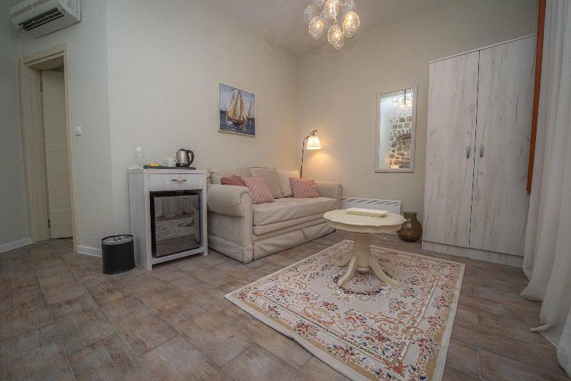 Antika Guesthouse image
