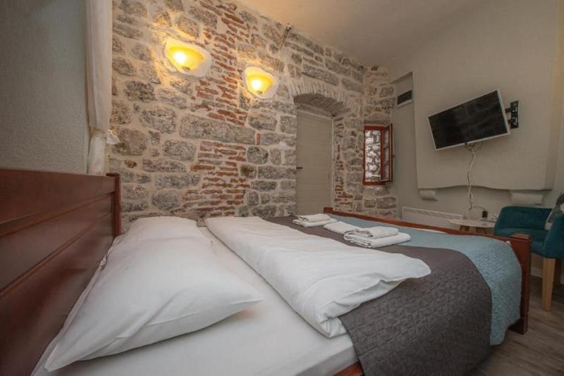 Antika Guesthouse image