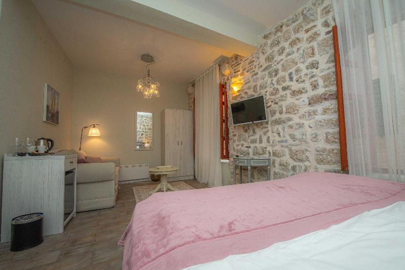 Antika Guesthouse image