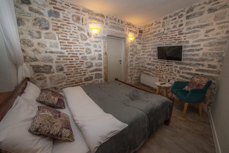 Antika Guesthouse image