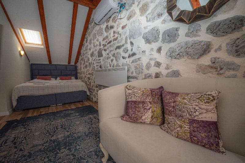 Antika Guesthouse image