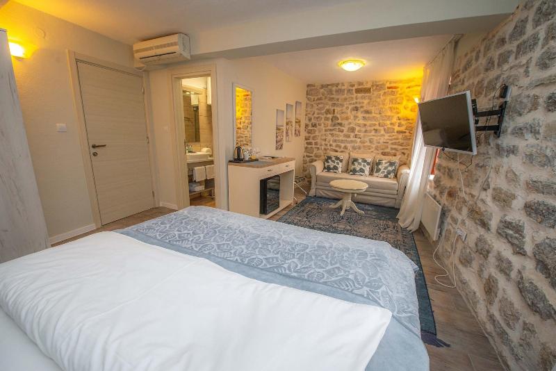 Antika Guesthouse image