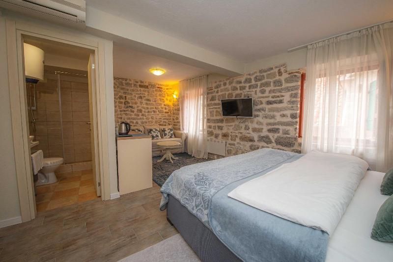 Antika Guesthouse image