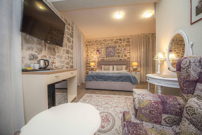 Antika Guesthouse image