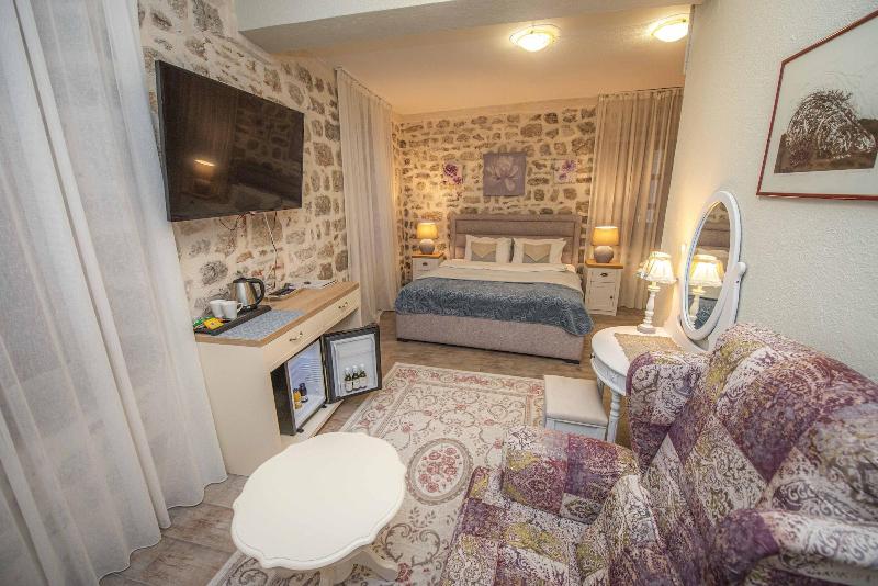 Antika Guesthouse image