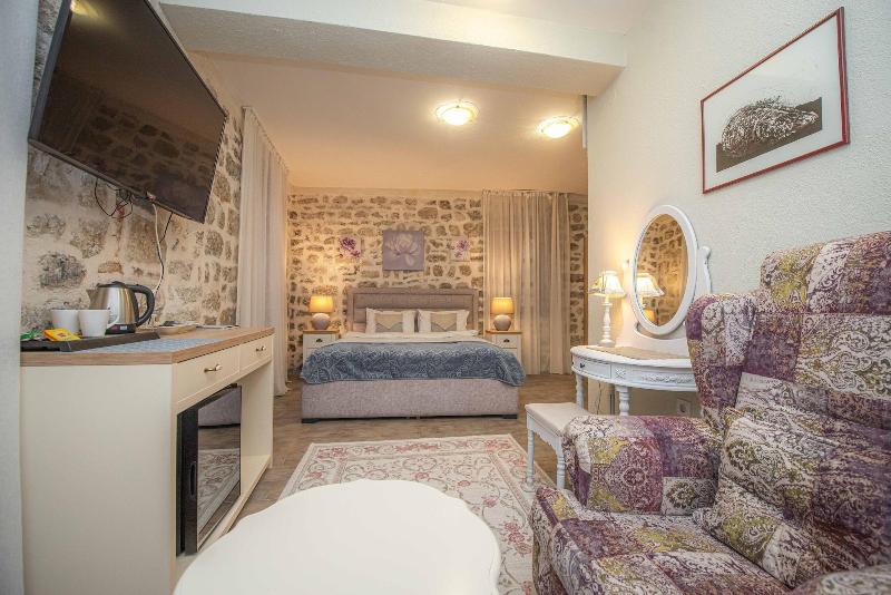 Antika Guesthouse image