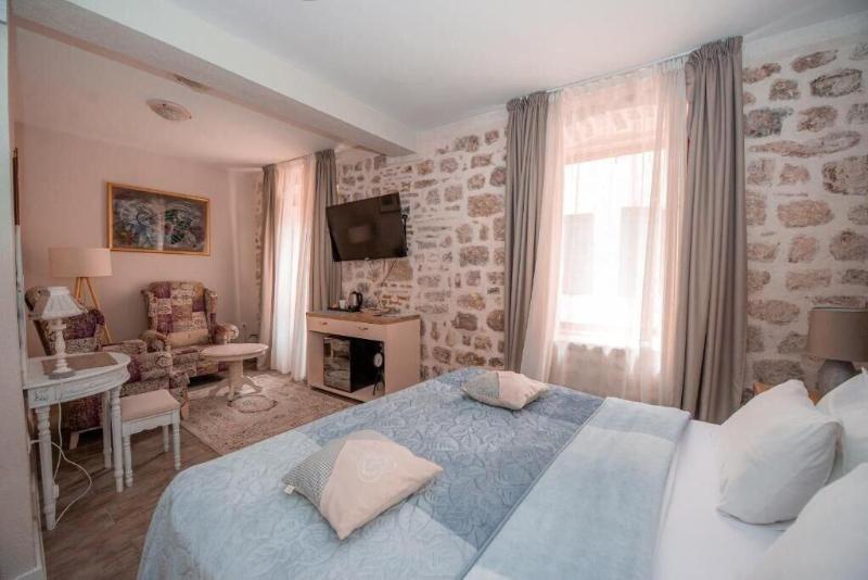 Antika Guesthouse image