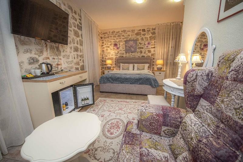 Antika Guesthouse image