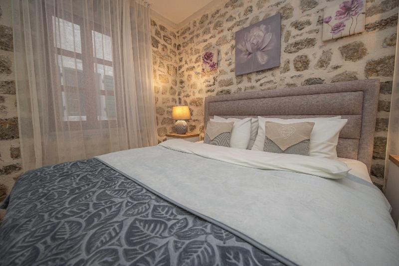 Antika Guesthouse image