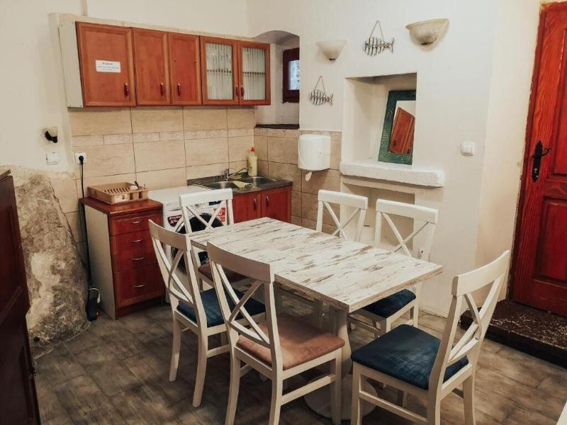 Antika Guesthouse image