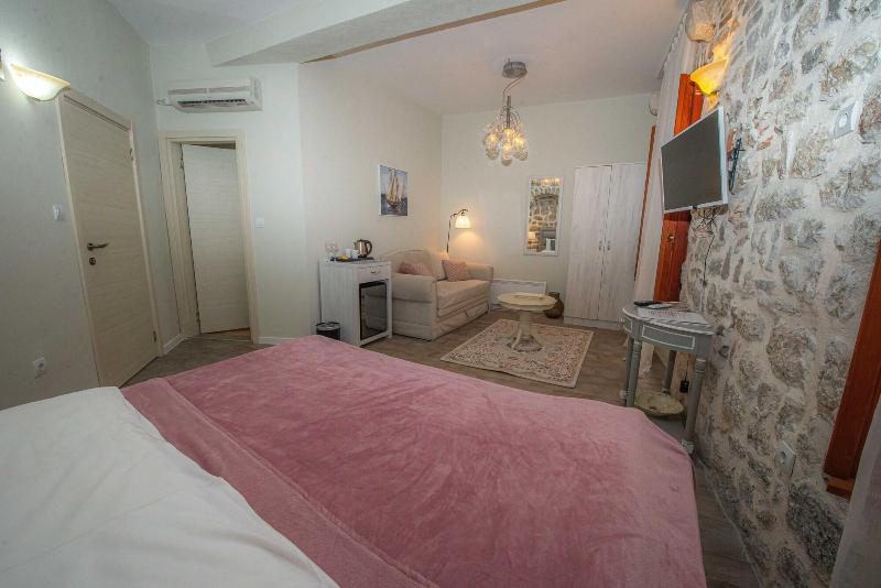 Antika Guesthouse image