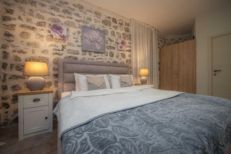 Antika Guesthouse image