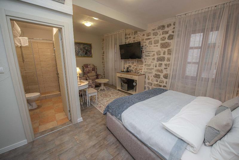 Antika Guesthouse image