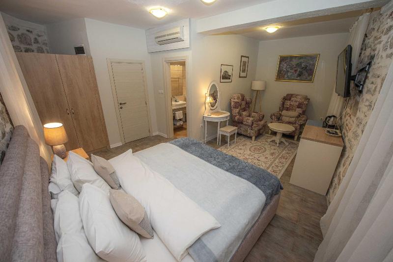 Antika Guesthouse image