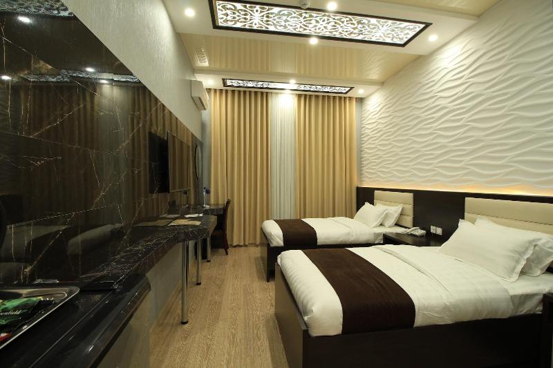 Safir Hotel image