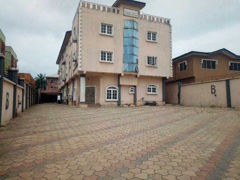 Bayse One Executive Suites And Bar, Ibadan