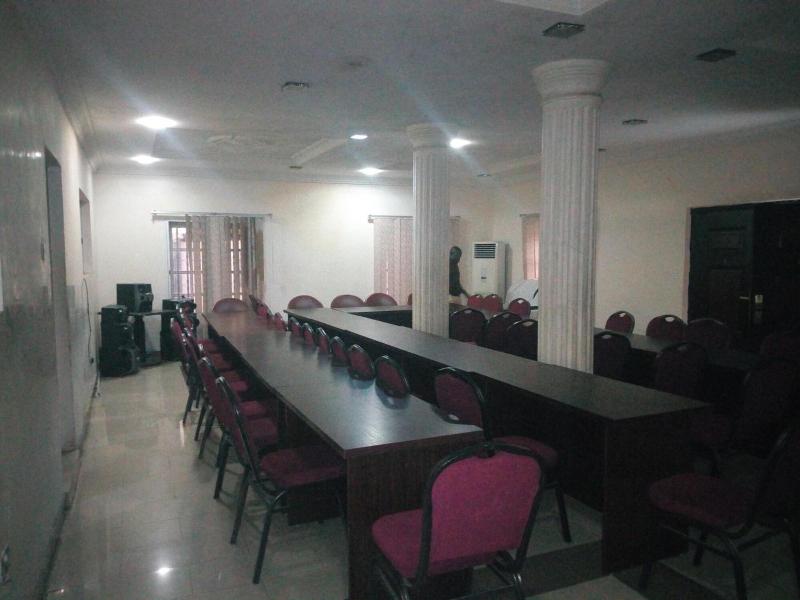 Bayse One Executive Suites And Bar