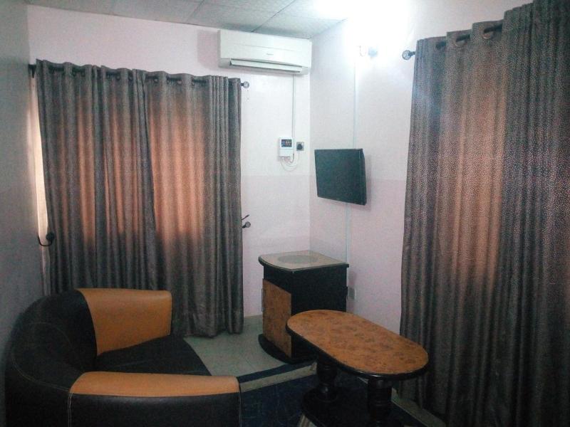 Bayse One Executive Suites And Bar 4