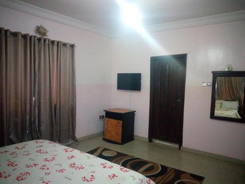 Bayse One Executive Suites And Bar 5