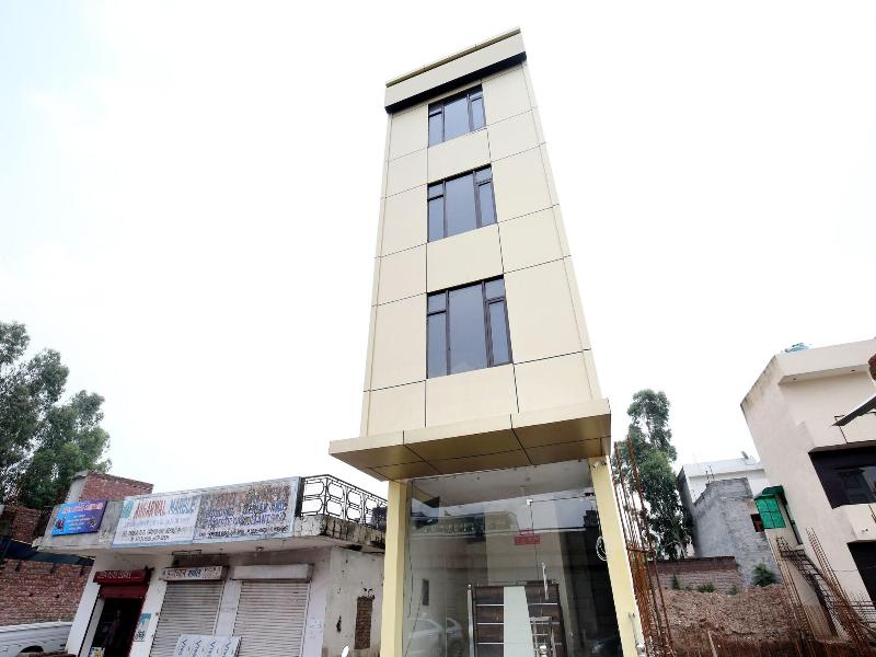 16875 Hotel Skyz — photo 3
