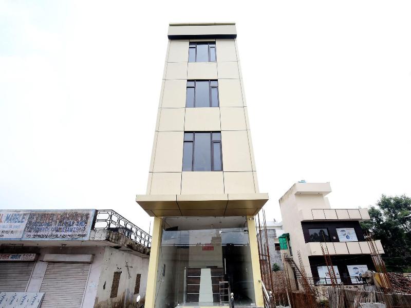 16875 Hotel Skyz — photo 4