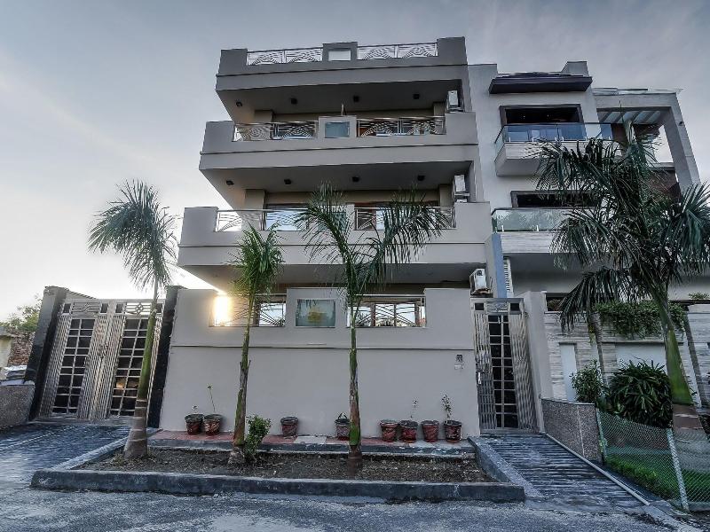 18254 Glorious Stayz — main photo