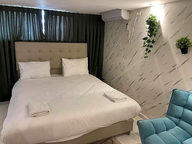 Lago Suites Hotel image