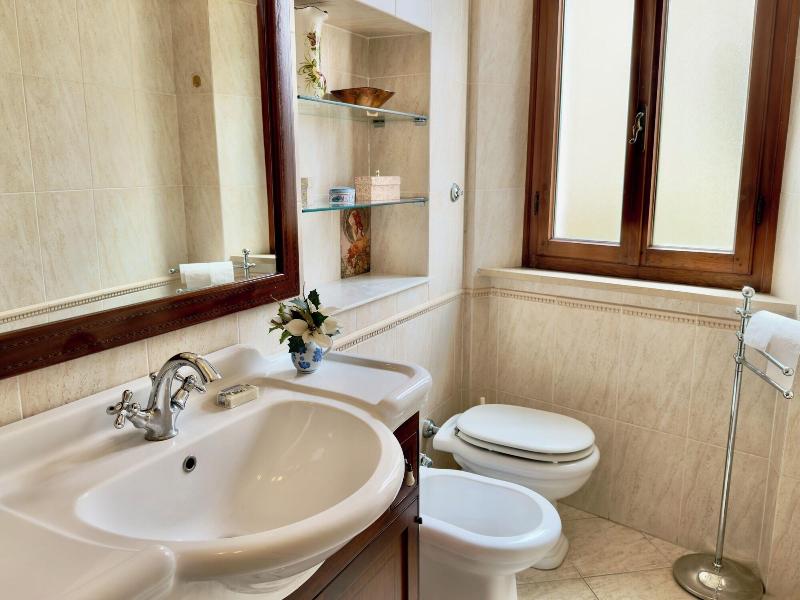 Albergodiffusovolterra image
