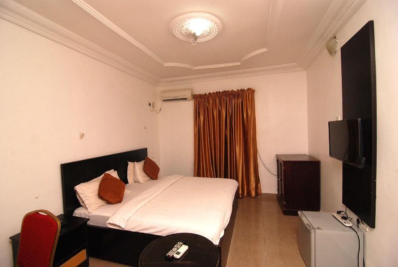 Silverland Hotel And Suites image