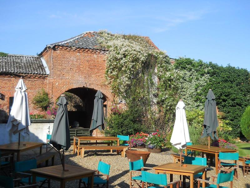 The Saracen S Head image