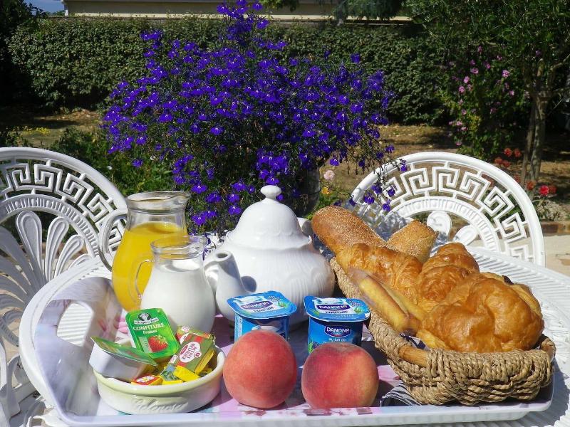 Eglantine Et Cha Vrefeuille image