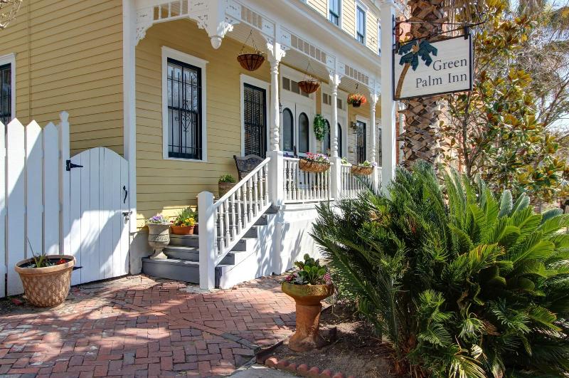 Green Palm Inn — exterior view