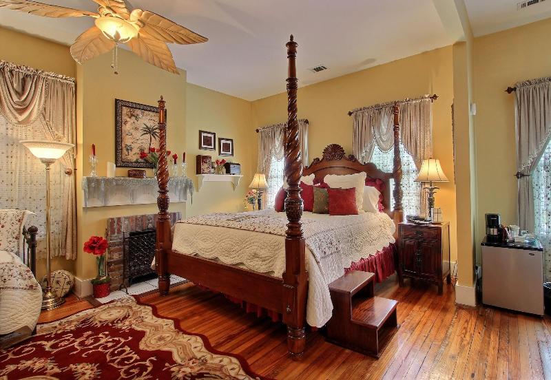Green Palm Inn image