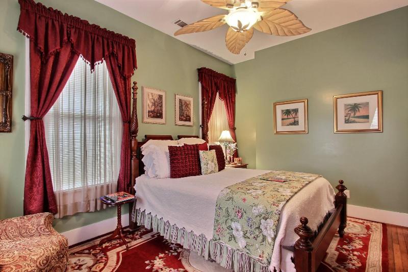 Green Palm Inn image