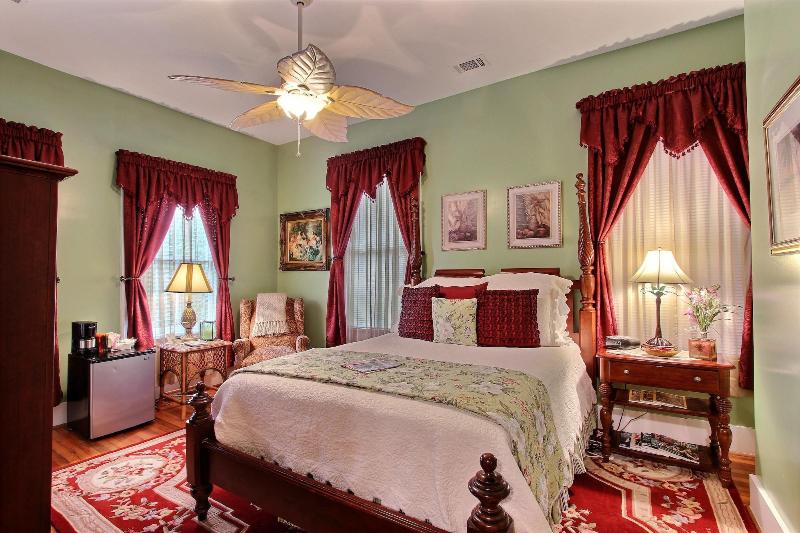 Green Palm Inn image