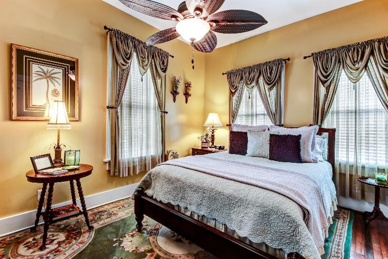 Green Palm Inn image