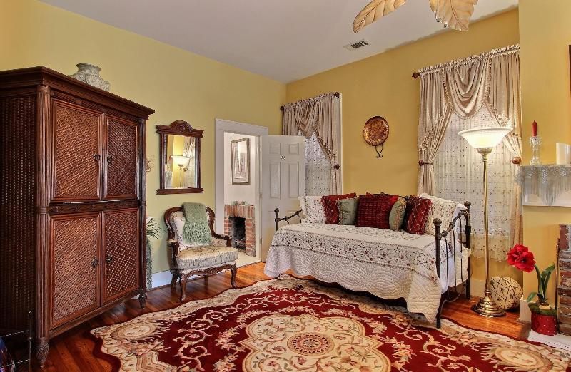 Green Palm Inn image