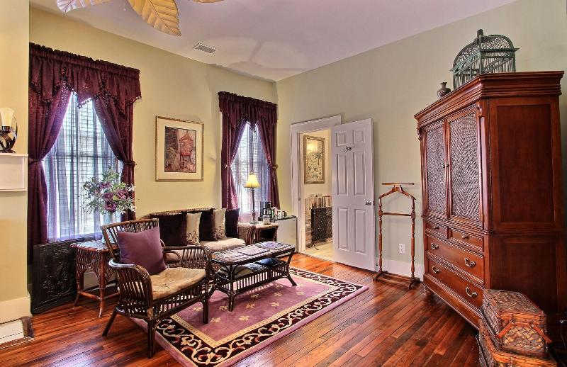 Green Palm Inn image