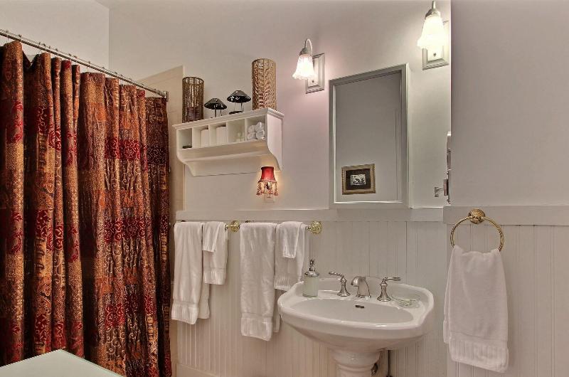 Green Palm Inn image